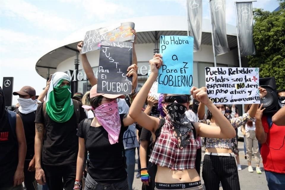 El contingente partió de La Minerva hacia la Plaza de la Bandera en el Centro Histórico de Guadalajara.