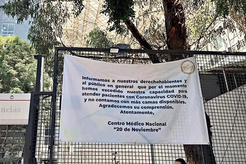 Lona colocada en el acceso al Centro Médico Nacional 20 de noviembre, del ISSSTE.