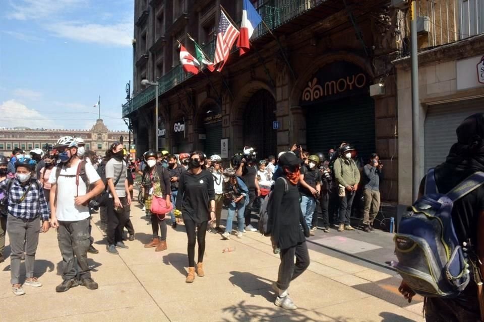 Cerca de las 16:30 horas, el contingente arribó a la explanada del Zócalo capitalino.