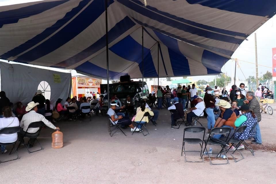 Habitantes de San Miguel Xaltocan bloquearon los accesos a la Base Militar de Santa Lucía.