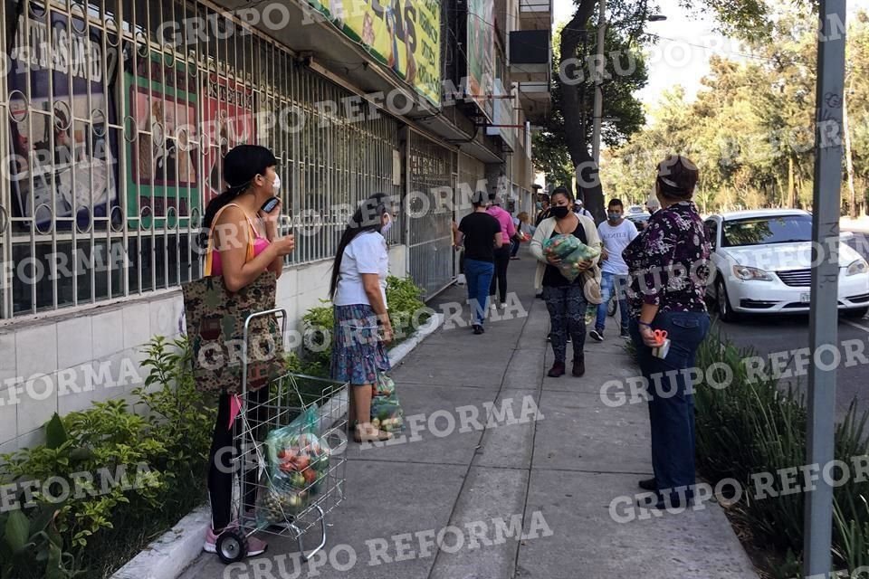 Los vecinos podían recibir su despensa a cambio de la copia de la credencial del INE y 30 pesos.