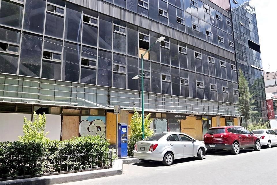 En la calle Hamburgo, de la Colonia Juárez, se localiza el edificio más costoso adquirido durante la gestión de Yeidckol Polevnsky en Morena.