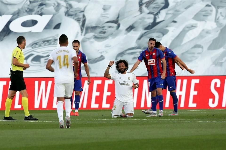 El brasileño Marcelo se encontró con un balón y sacó disparo cruzado que terminó en el fondo del arco del Eibar.