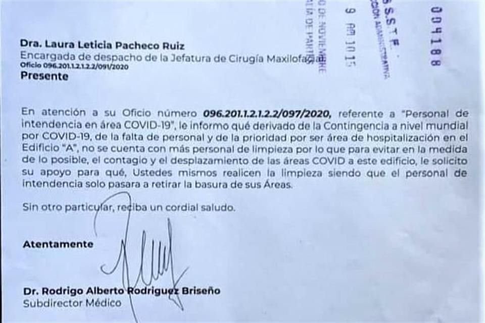 El escrito fue dirigido a la Dra. Laura Leticia Pacheco Ruiz, quien es la encargada del despacho de la Jefatura de Cirugía Maxilofacial.