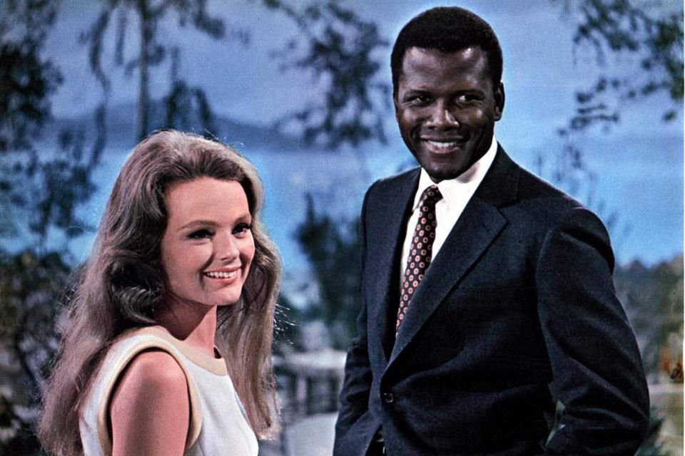 Con la cinta 'Adivina Quién Viene a Cenar' (1967), Poitier se conviertió uno de los primeros intérpretes negros en besar a una actriz blanca en pantalla.
