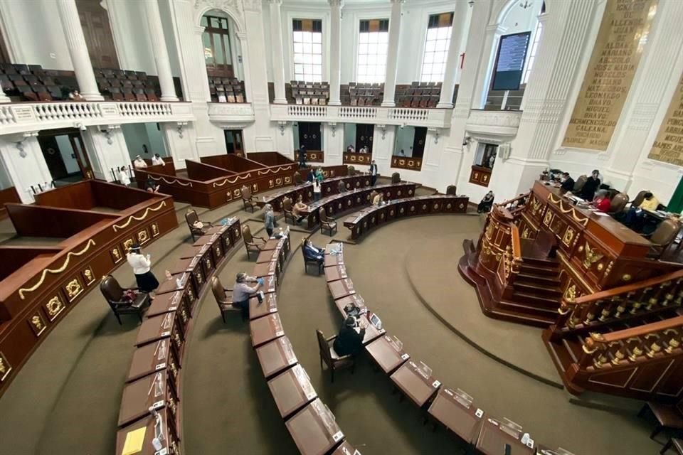 La Constitución establece que una vez recibida la terna son los diputados quienes deben realizar la selección de la persona que encabezará la Fiscalía Especializada.