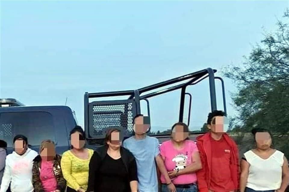 Parte del grupo de detenidos durante el operativo de ayer.