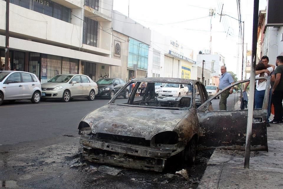 El fin de semana en Celaya fueron quemados autos por arrestos contra 'El Marro'.