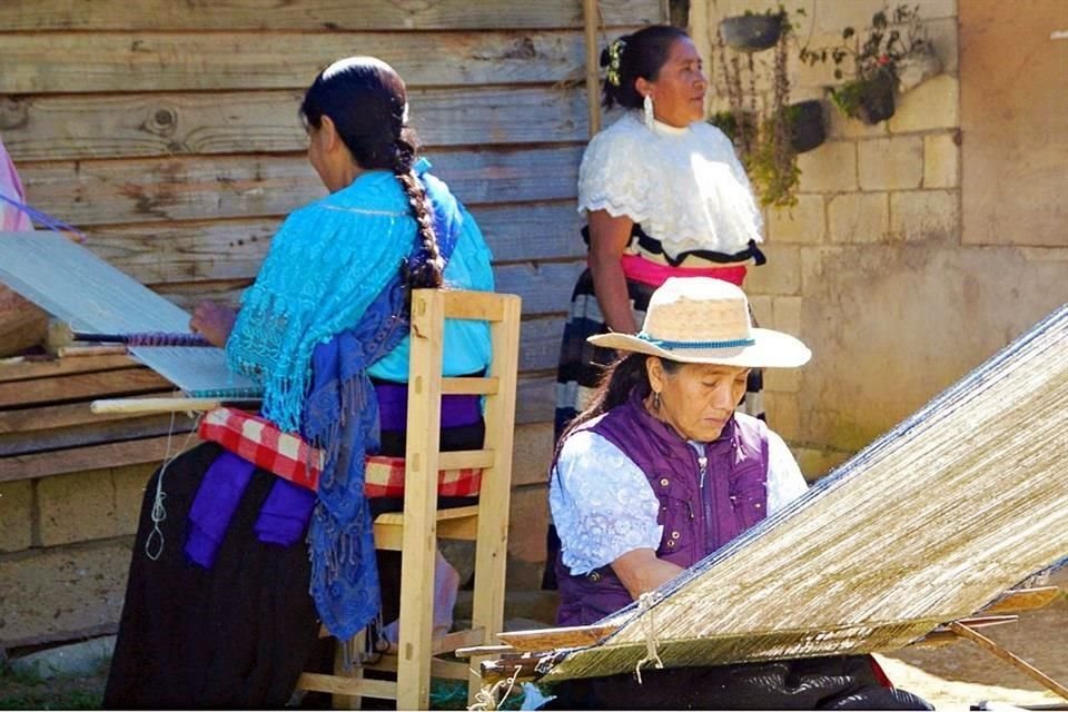 La falta de turismo por las restricciones ante Covid-19 afecta las ventas de los artesanos.