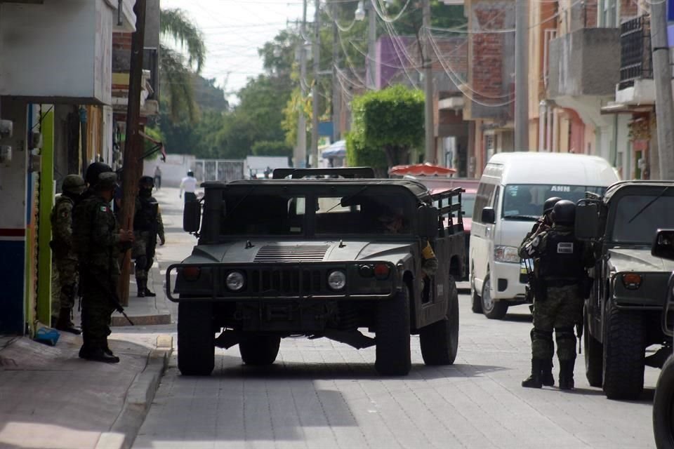 Elementos de la Guardia Nacional en un patrullaje el domingo en calles de la ciudad de Celaya.