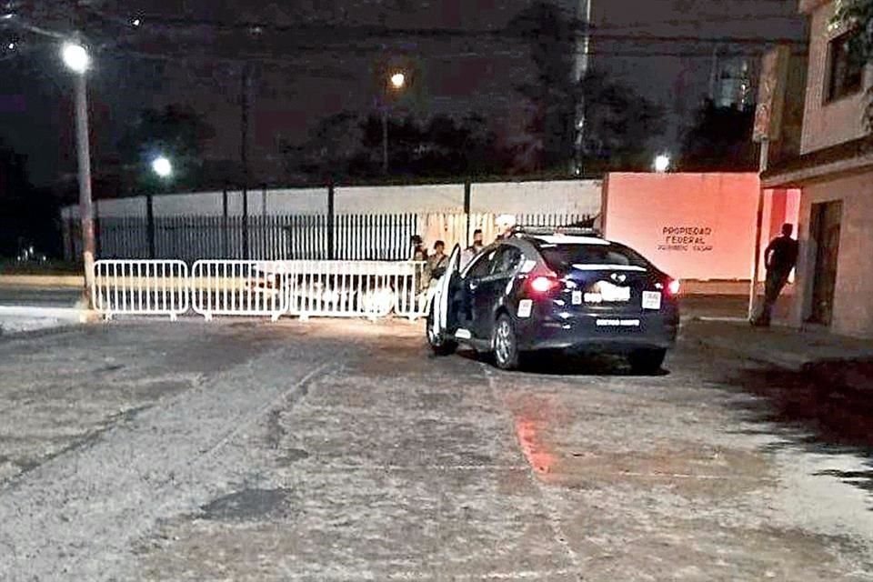 Militares y policías estatales reforzaron anoche las instalaciones de la refinería de Salamanca ante amenazas recibidas.