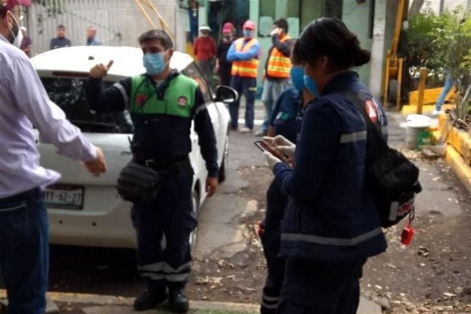 La Secretaría de Gestión de Riesgos y Protección Civil indicó que el edificio sigue en evaluación.