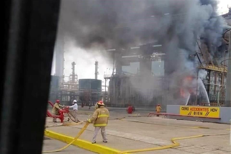 Por ese motivo, Pemex determinó poner en paro seguro la refinería Antonio Dovalí.