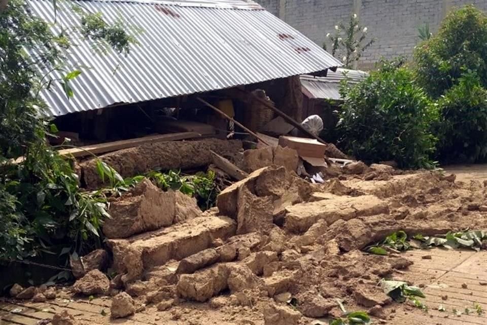 Vecinos de San Juan Ozolotepec y Santa María Ozolotepec, zonas que se encuentran entre las más dañadas por sismo, pidieron ayuda a Gobierno.