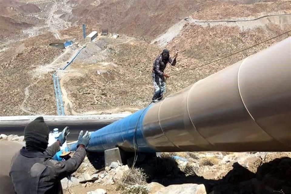 En abril, el Presidente criticó el uso de colores partidistas en infraestructura.