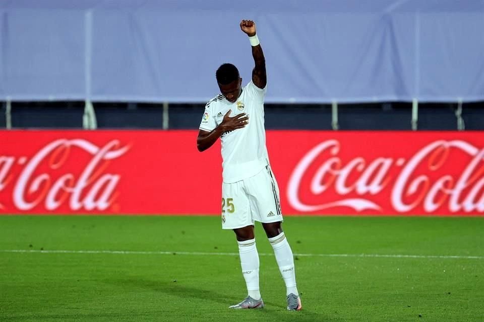 Así celebró Vinicius su gol.