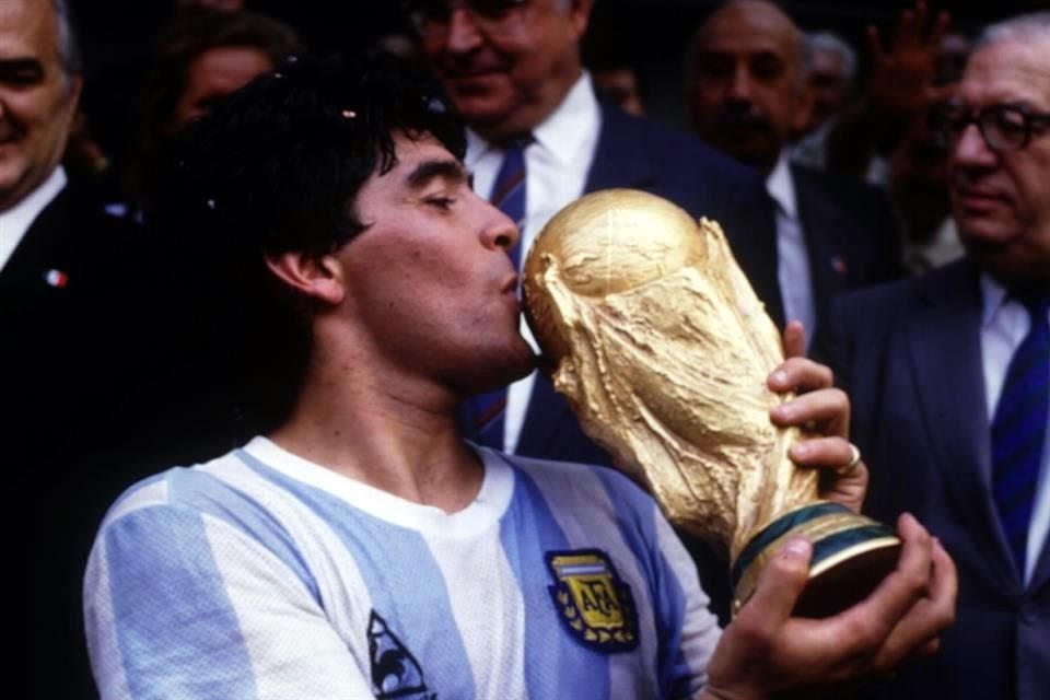 Se cumplen 34 años del momento cúspide en la carrera de Maradona, al levantar la Copa en 1986.