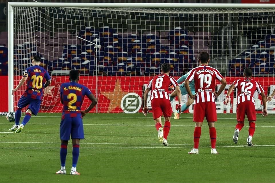 Lionel Messi puso por delante al Barsa 2-1 por medio de un penal.