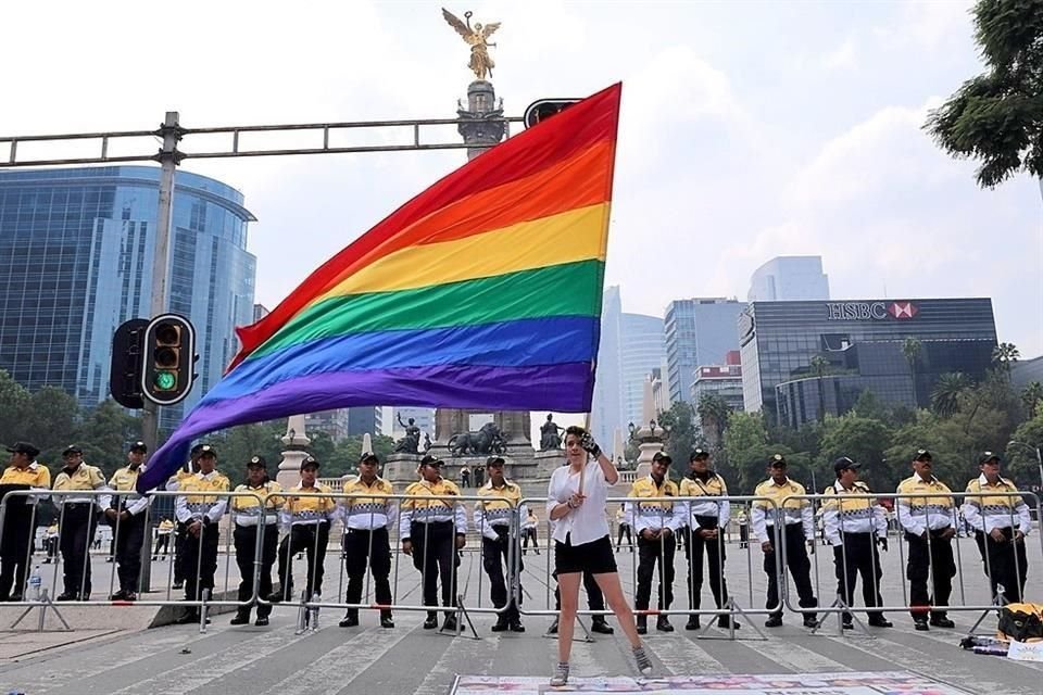 La especialista en género y diversidad sexual explicó que cualquier miembro de la comunidad LGBT+ se ha visto atravesado por la discriminación, pero también hay quienes suelen tener más recursos.  