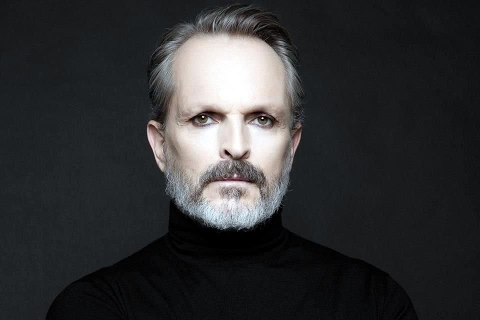 Miguel Bosé ha causado controversia en redes sociales por dudar la existencia del coronavirus y compartir sus teorías conspirativas.