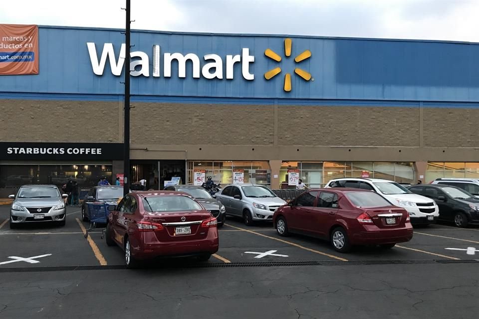 Walmart está condicionando 160 estacionamientos de sus tiendas para convertirlos en autocinemas, en los cuales Tribeca Enterprises presentará diversos filmes este verano.