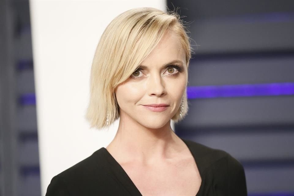 Además de conseguir una orden restrictiva contra su esposo, James Heerdegen, Christina Ricci le pidió el divorcio y presentó los documentos legales en Los Ángeles.