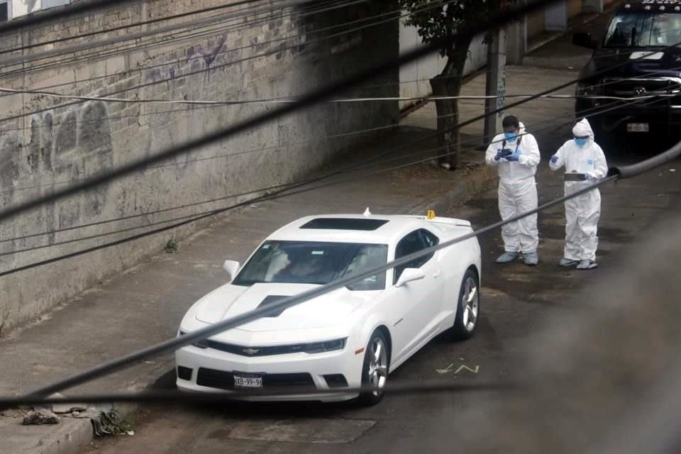 Policías resguardaron la zona hasta que arribaron peritos de la Fiscalía General de Justicia de la Ciudad de México.