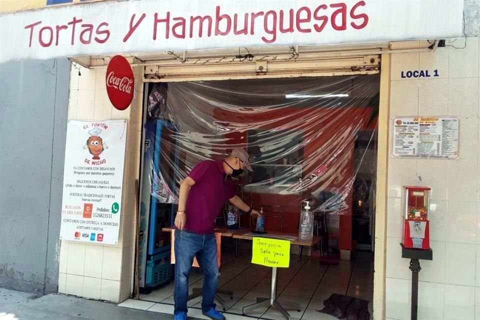 Comerciantes han tenido que adaptar sus locales.