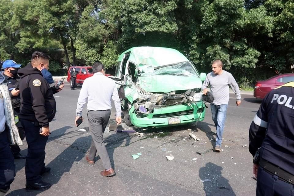 El hombre quedó atrapado al interior de la camioneta de la Ruta 95 y fue hospitalizado.