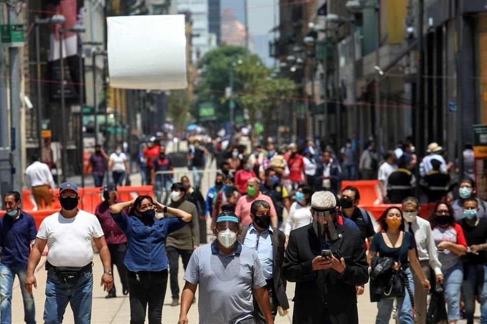 Los filtros no fueron suficientes para evitar aglomeraciones en calles del Centro Histórico. 