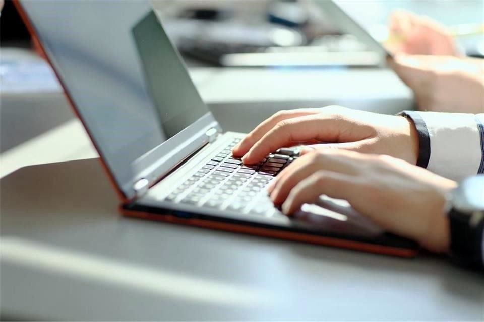 Una plataforma podría ser reconocida como preponderante de tener el 50% o más de los usuarios del mercado.