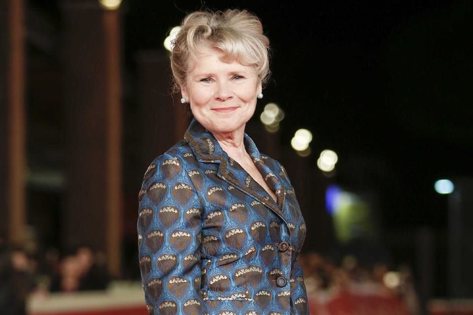 Imelda Staunton será quien encarne a la Reina Isabel II en las últimas dos temporadas de 'The Crown'.