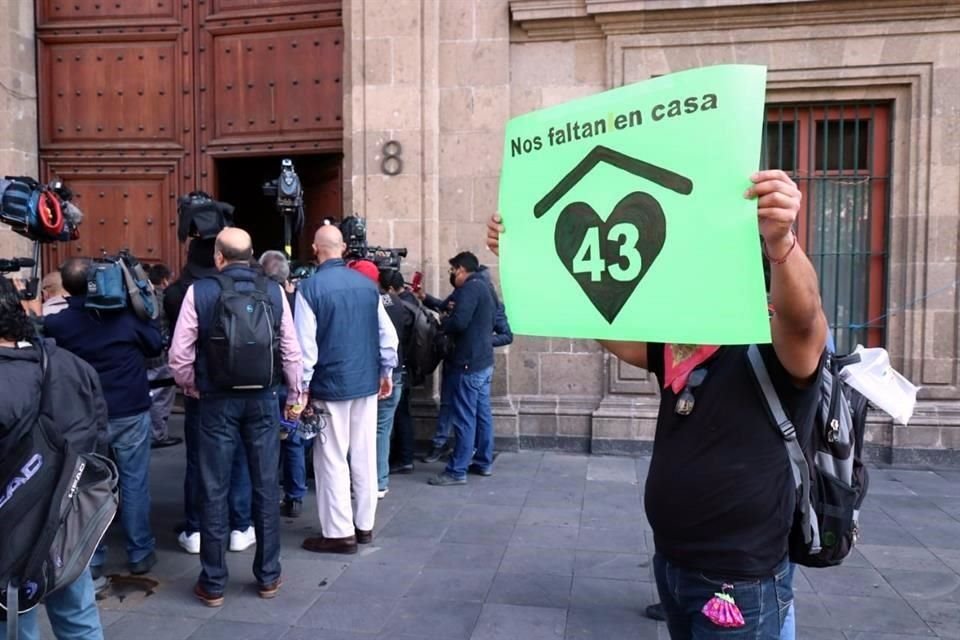 La FGR informó el martes que la Universidad de Innsbruck, en Austria, identificó plenamente los restos  de otro -el segundo- de los estudiantes desaparecidos el 26 de septiembre de 2014.