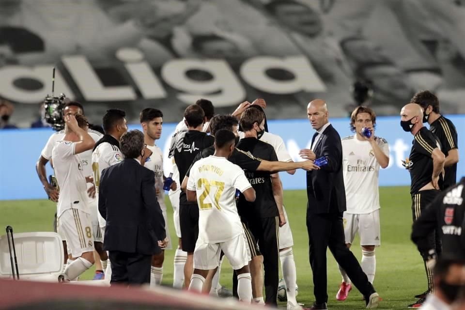 Zinedine Zidane podría coronarse con su equipo el lunes.