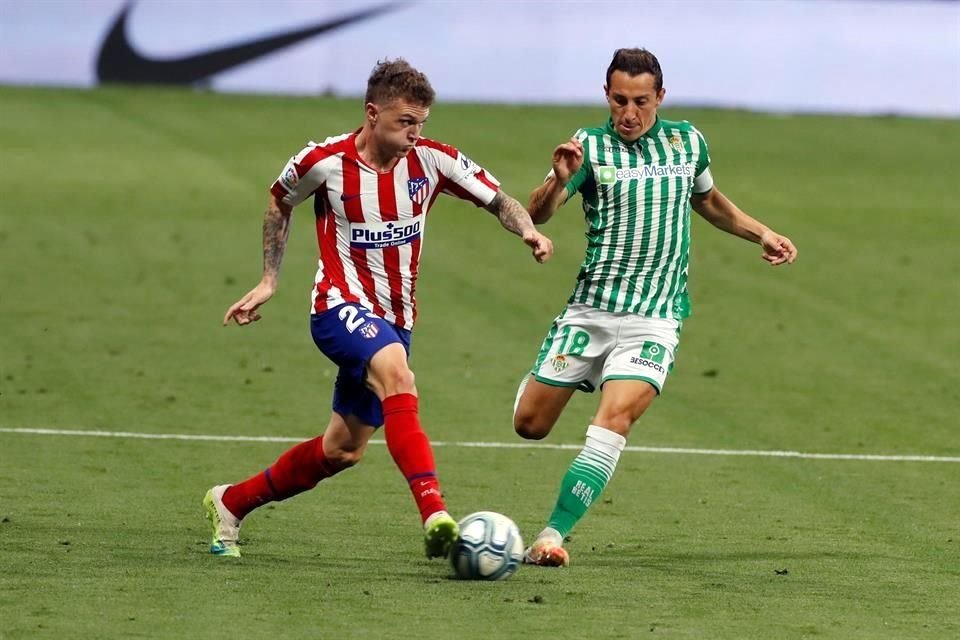 Guardado salió antes de terminar el primer tiempo.