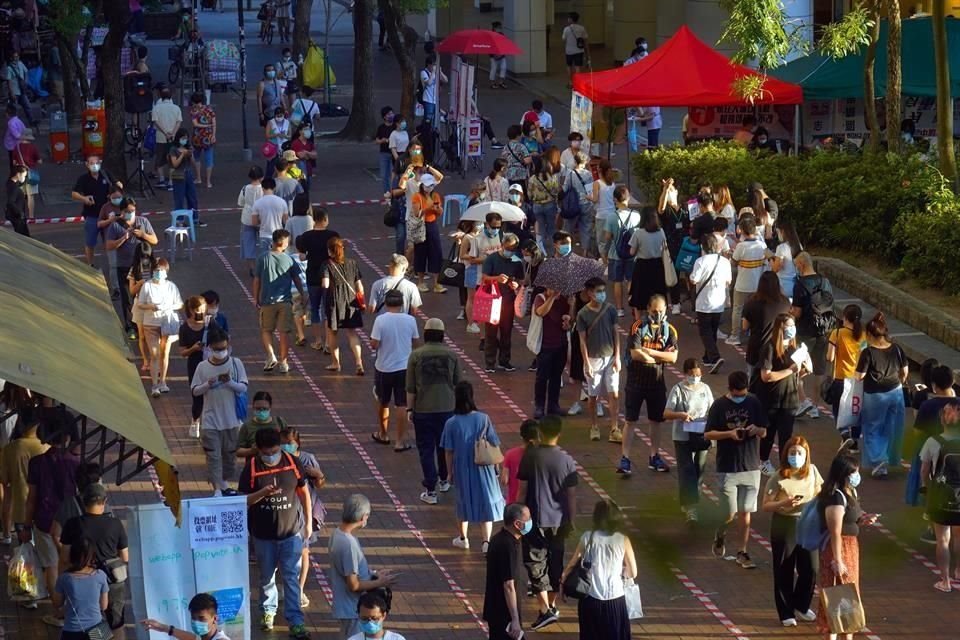 Los organizadores de la votación sostuvieron que se trató de un intento por postular candidatos parlamentarios no inclinados del lado de Beijing para que puedan responder a una agenda democrática.