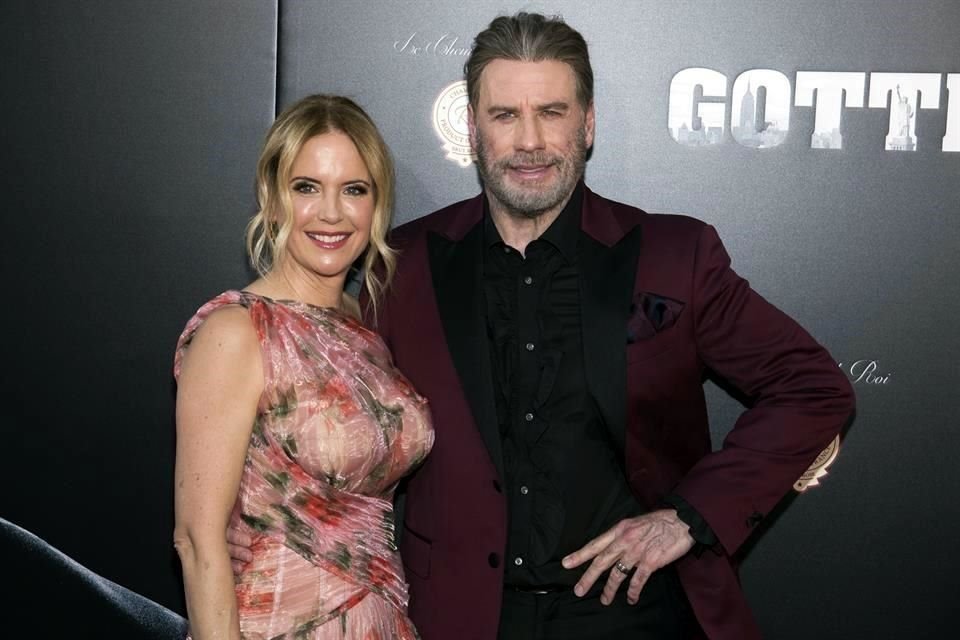La actriz Kelly Preston, quien era esposa del también actor John Travolta, falleció a los 57 años debido a cáncer de seno, reportó la revista People.