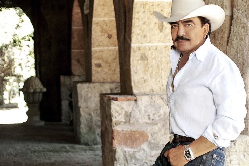 Con 'Atemporal', un material con canciones inéditas, se muestra la vigencia de Joan Sebastian.