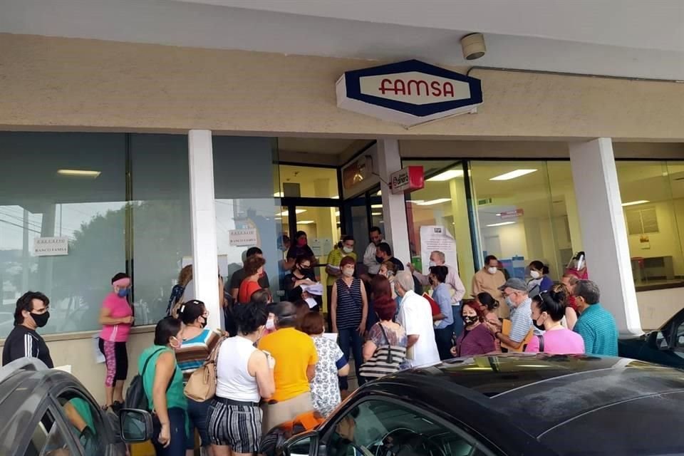 La liquidación de Banco Ahorro Famsa fue un duro golpe para la cadena de tiendas, pues daba créditos a los clientes.