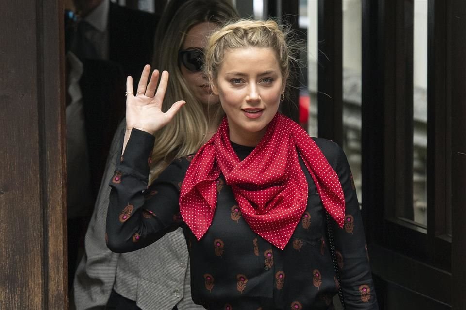 Una ex empleada de Amber Heard la acusó de apropiarse de su historia de violación para malusarla, y otros empleados de Johnny Depp la señalaron de abusiva.