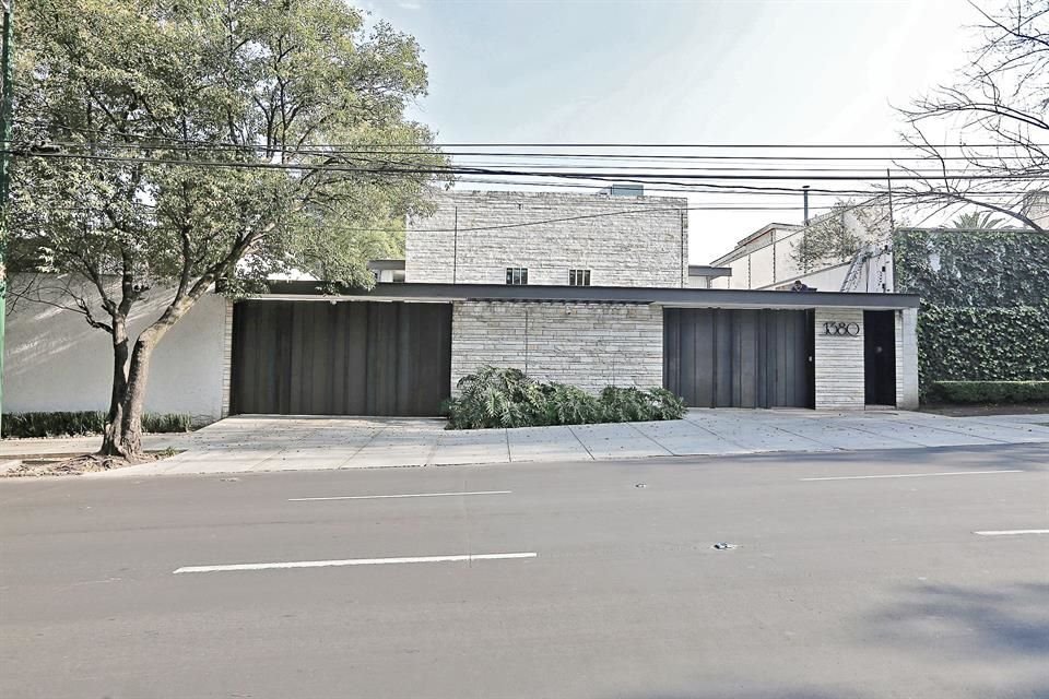 La SFP investiga una propiedad en Paseo de las Palmas. Osorio Chong aseguró que canceló el crédito para comprarla.