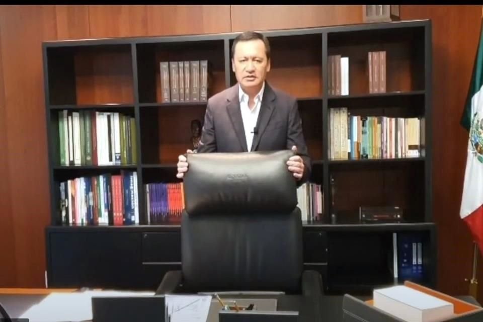 REFORMA publicó que la SFP investiga 'inconsistencias' en el patrimonio del ex Secretario de Gobernación, Miguel Angel Osorio Chong, y de su esposa Laura Ibernia Vargas Carrillo.