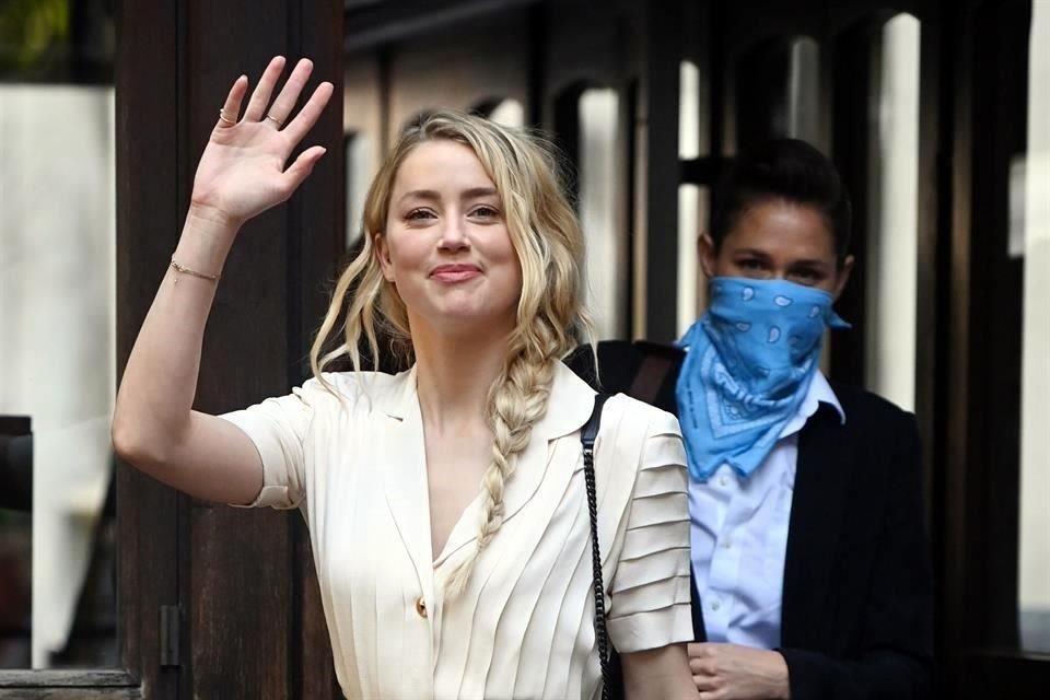 Amber Heard inició este lunes con su testimonio en el juicio que enfrenta Johnny Depp contra el diario The Sun.