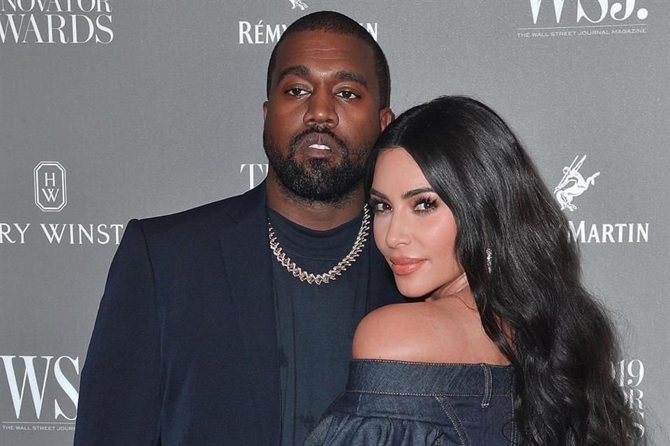 Kanye West acusó a Kim Kardashian de querer encerrarlo por hablar sobre el aborto en el inicio de su campaña presidencial, en tuits que luego borró.