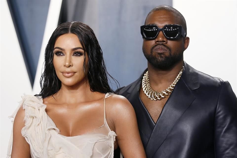 Kanye West dijo en tuits que eliminó que quiere separarse de Kim Kardashian; ella comentó en Instagram lo difícil que ha sido para su familia sobrellevar la bipolaridad de su esposo.