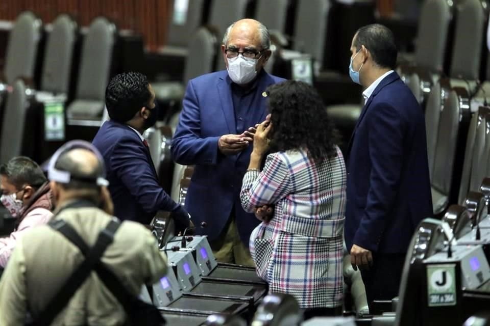 Pese a que la Oposición presentó otros nombres, Morena se mantiene en que sus candidatos al INE sean presentados al Pleno en San Lázaro.