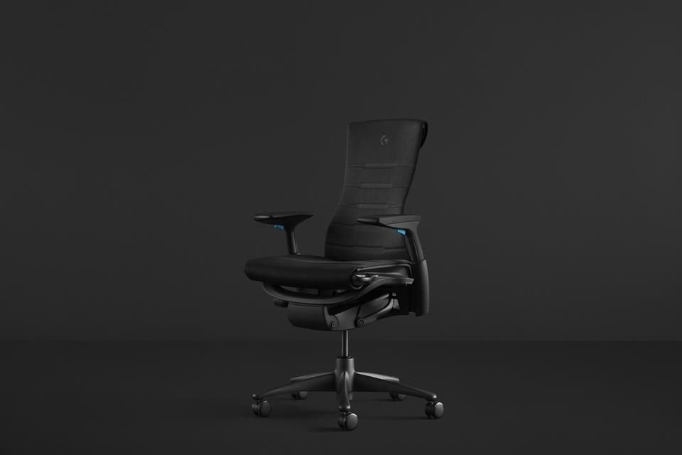 Para mejorar la comodidad de los usuarios, la silla de juego Embody Gaming cuenta con espuma de enfriamiento con partículas infundidas con cobre que respaldan la postura ideal del usuario.