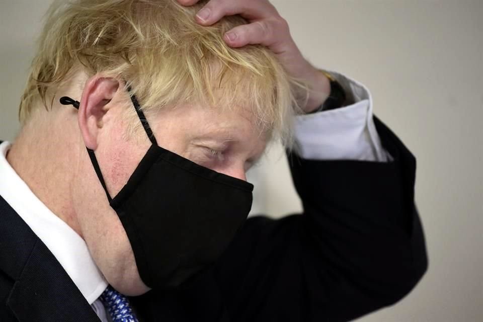 El primer Ministro británico, Boris Johnson, visitó este viernes un hospital al este de Londres.