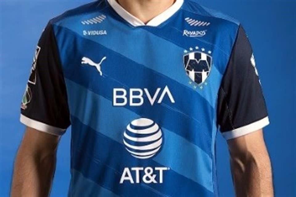 La playera nueva de Rayados tiene parecido con el suéter del 'Wama' Contreras.