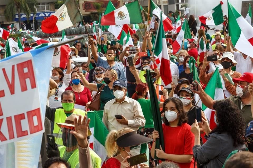 Durante la manifestación tocaron dos mariachis.